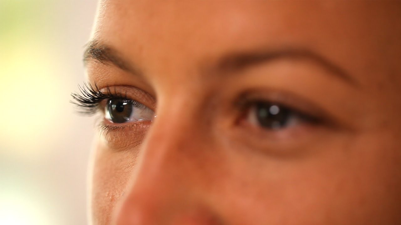 How to Curl Your Lashes with a Spoon | Kin Community