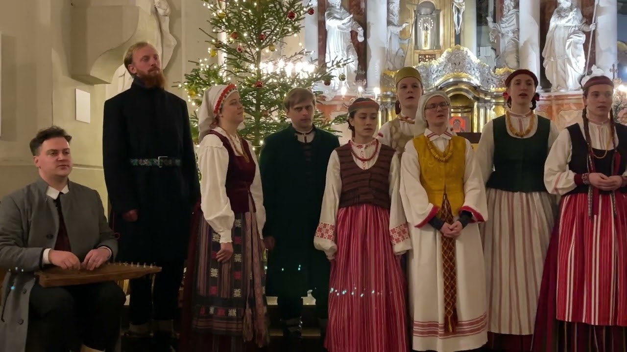 【4K】 Vilnius University Folklore Ensemble “Ratilio” - “Atlėkė lėkė maža paukštužėle”