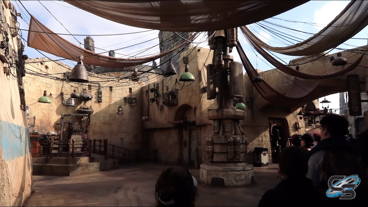 First Time Reaction to Star Wars Galaxy's Edge and Smuggler's Run!