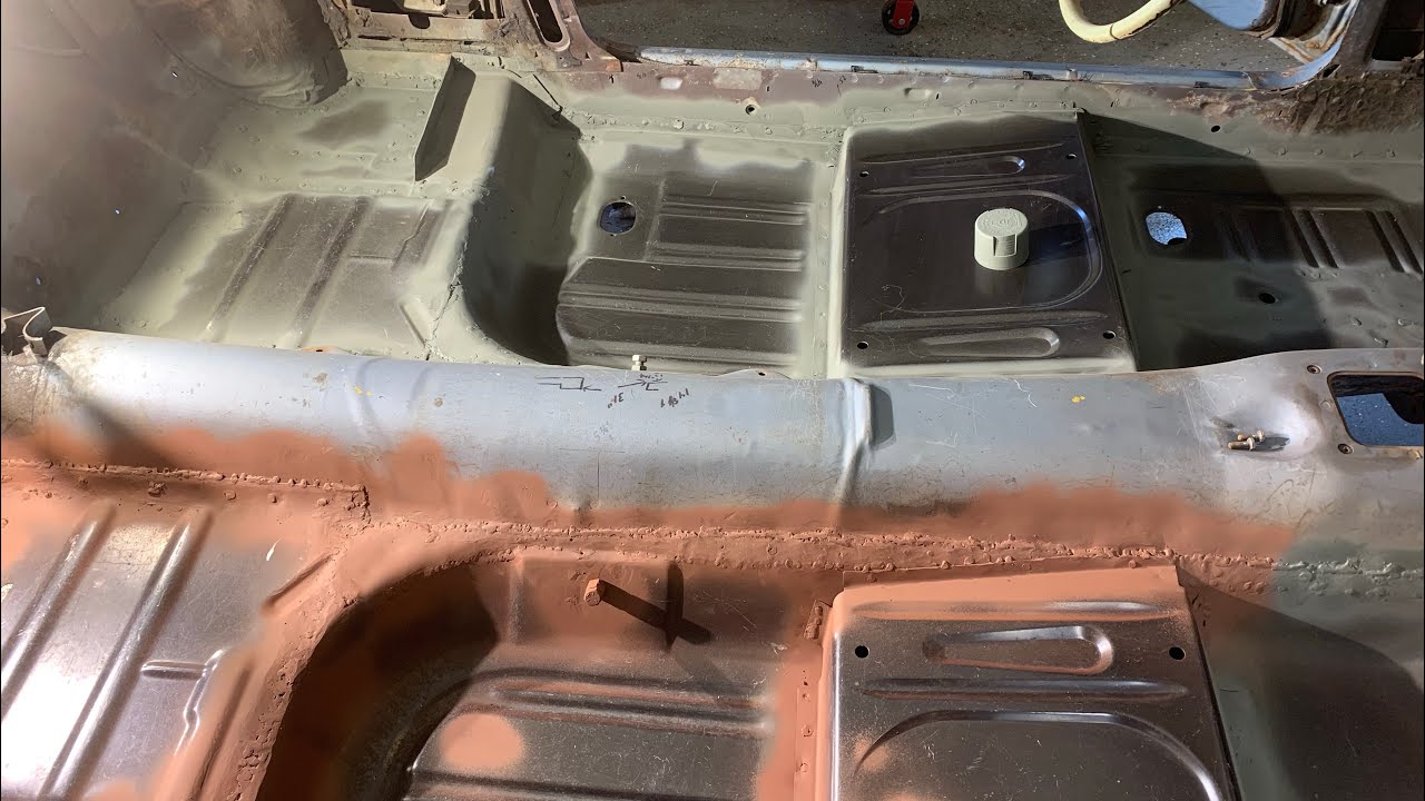 Установка поддона пола Mustang 1966 года