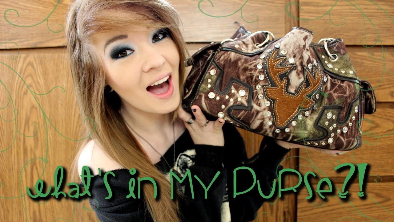What's In My Purse?! (Updated November 2013)
