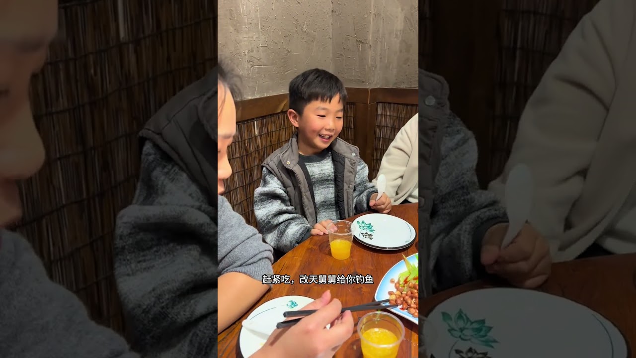孩子过星期天姐姐也来啦，连杰中午安排饭店小聚，喝二两聊聊天真开心#vlog日常