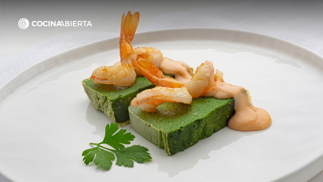 Pastel de espinacas con langostinos | Receta de Karlos Arguiñano