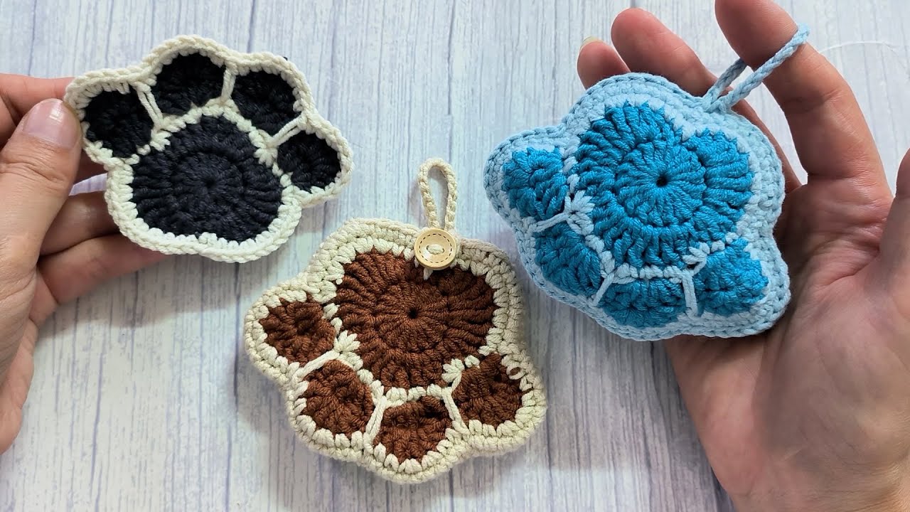 crochet cat claws, cat paw keychain, earphone pouch bag, cat paw hot pad