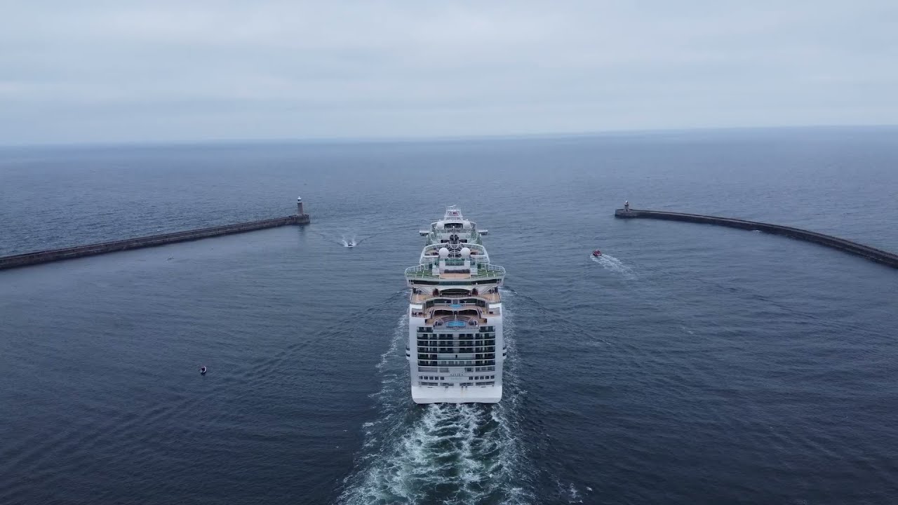 DRONE - AZURA CRUISE SHIP LEAVING RIVER TYNE | UK | DJI MINI 2