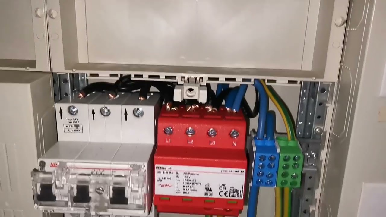 Z&auml;hlerschrank mit SLS, &Uuml;berspannungsableiter und Smartmeter umr&uuml;sten