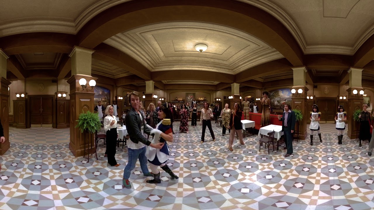 Mamma Mia! Here We Go Again - Waterloo 360 Music Video