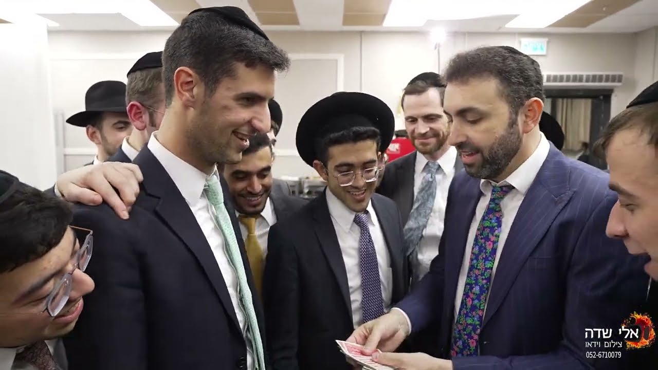 טריק הקליפים של הקלידן אבי דרודלא תאמינו איך זה נראה אם אהבתם  תנו לייק  הירשמו לערוץ ותשתפו לחברים!