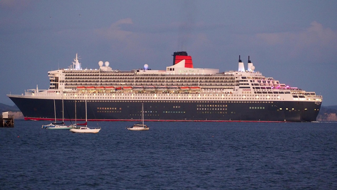 Cruise Ship QUEEN MARY II Leaves Auckland 4K