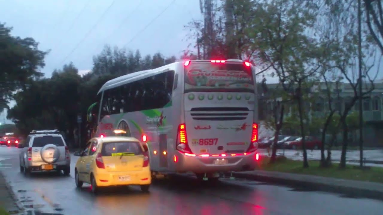 buses a la salida del terminal 2