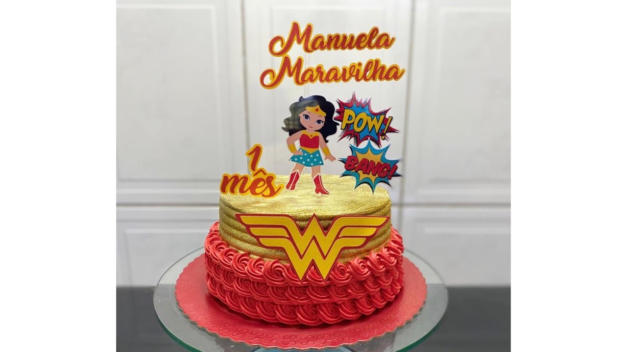 BOLO MULHER MARAVILHA C/ ESPÁTULA DE TEXTURA E MUITO BRILHO