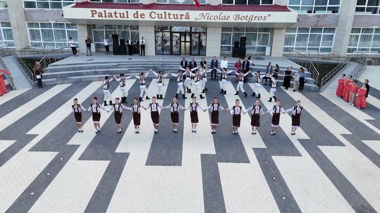 Ansamblul „Nufărul” la Inaugurarea scuarului Palatului de Cultură „N. Botgros” din Cahul