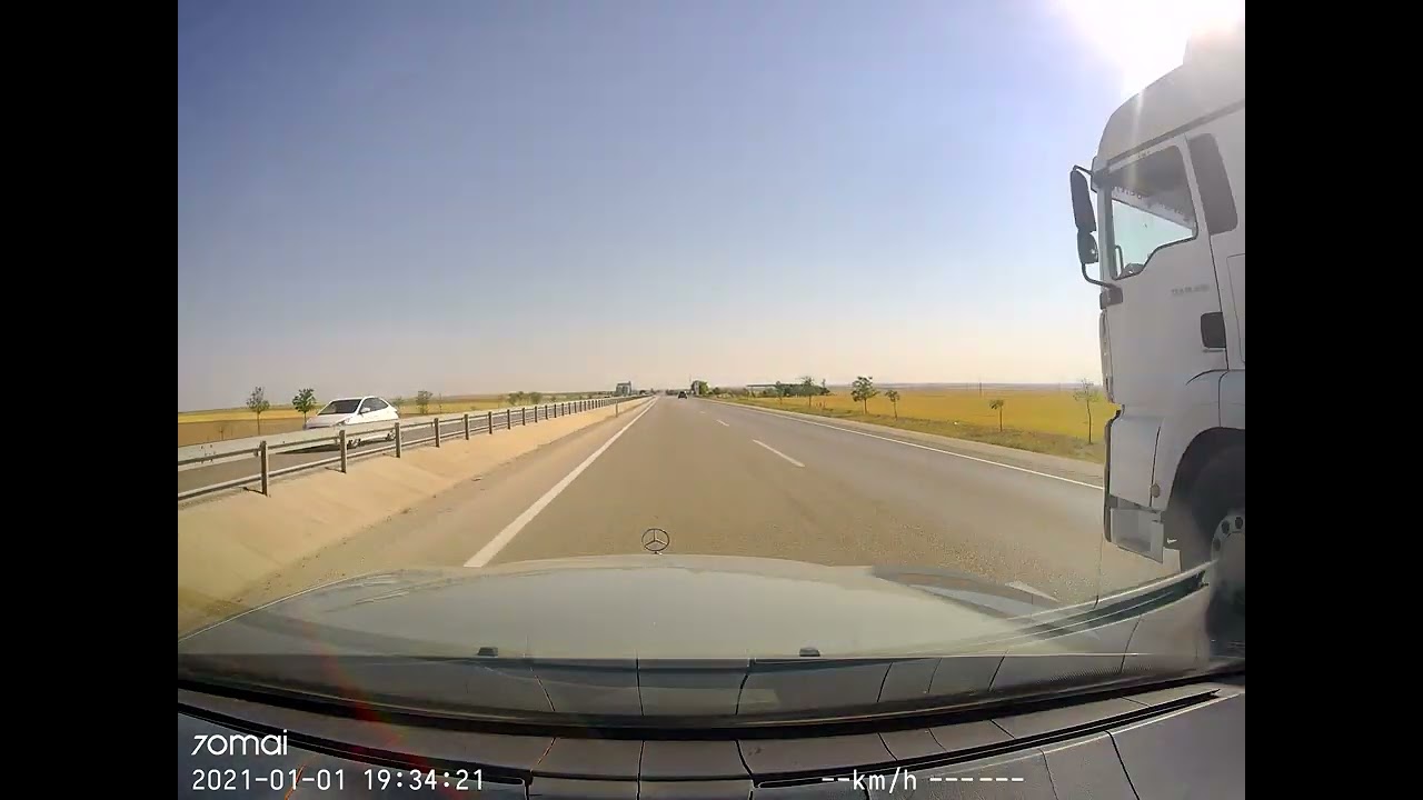 Classic mercedes W124 relaxing drive 