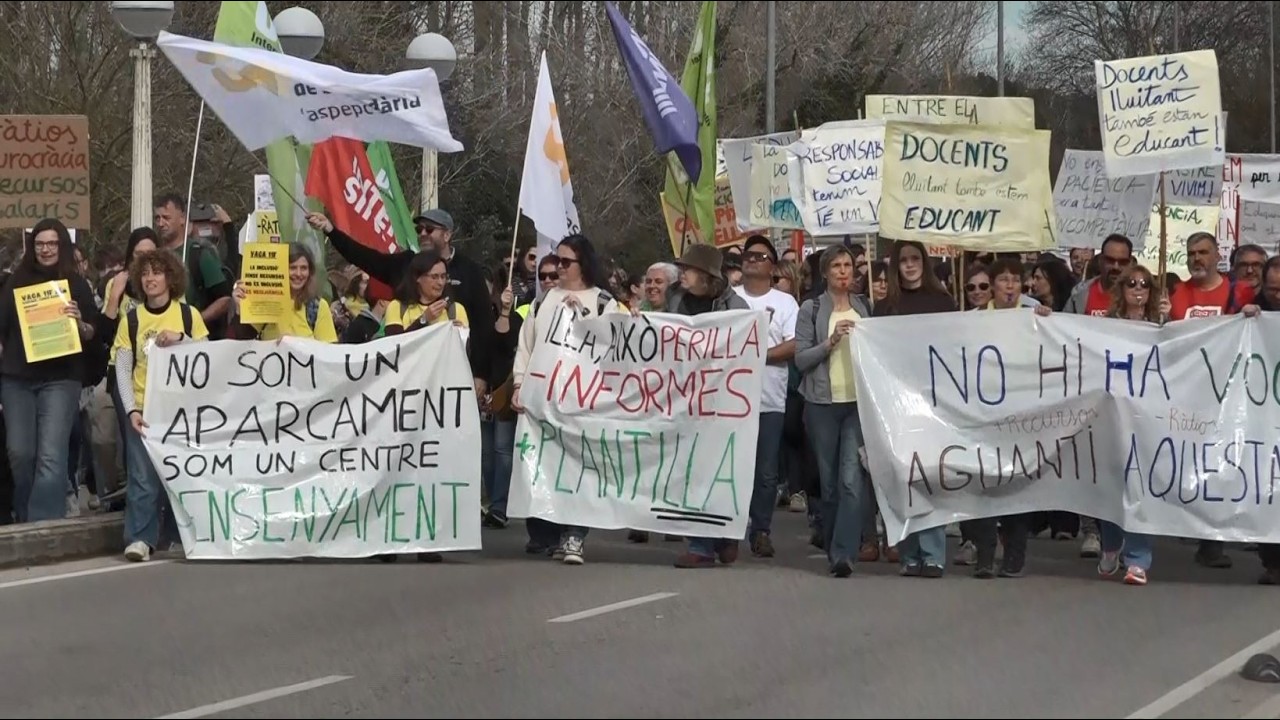 Uns 12.000 docents es manifesten a Girona per exigir més recursos