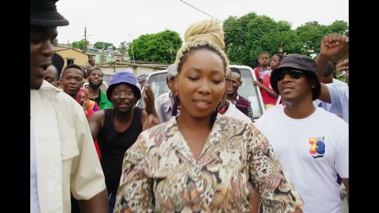 EN ES TEE- Aziwe Phela Remix ft Nomndayi & Smartblack Mampondo [Official Music Video].