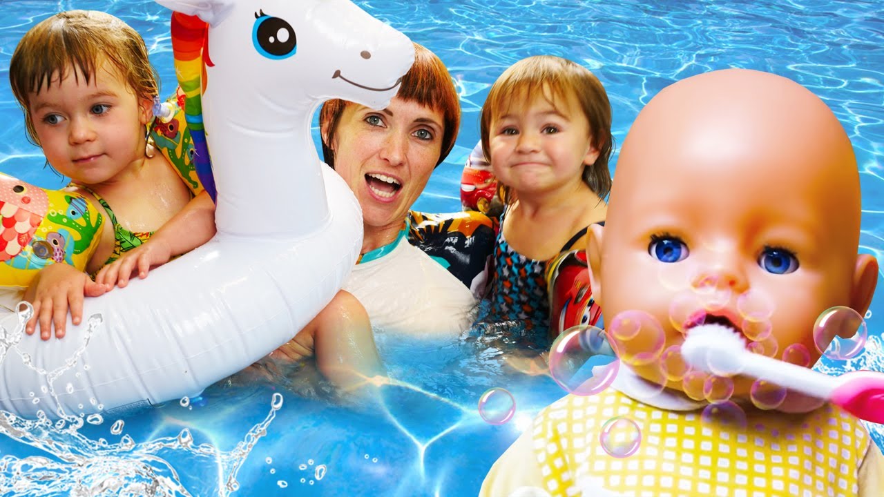 Mi chiamo Bianca. Le bambine giocano nella piscina con le bambole Baby Born. Video per bambini