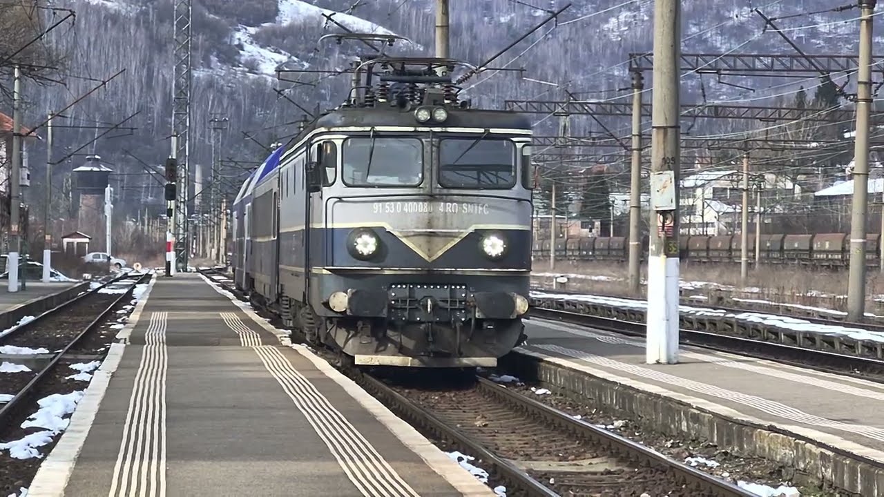 060 EA 80 cu Regio 2084 Petroșani Craiova pleacă din Petroșani.             20.02.2026