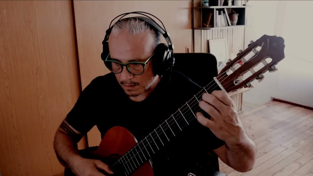 Lejos de Casa - Maximo Diego Pujol 
