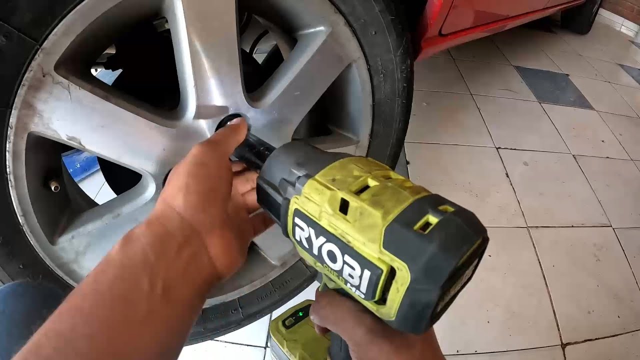 llave de impacto ryobi 600 lb poniendola a prueba