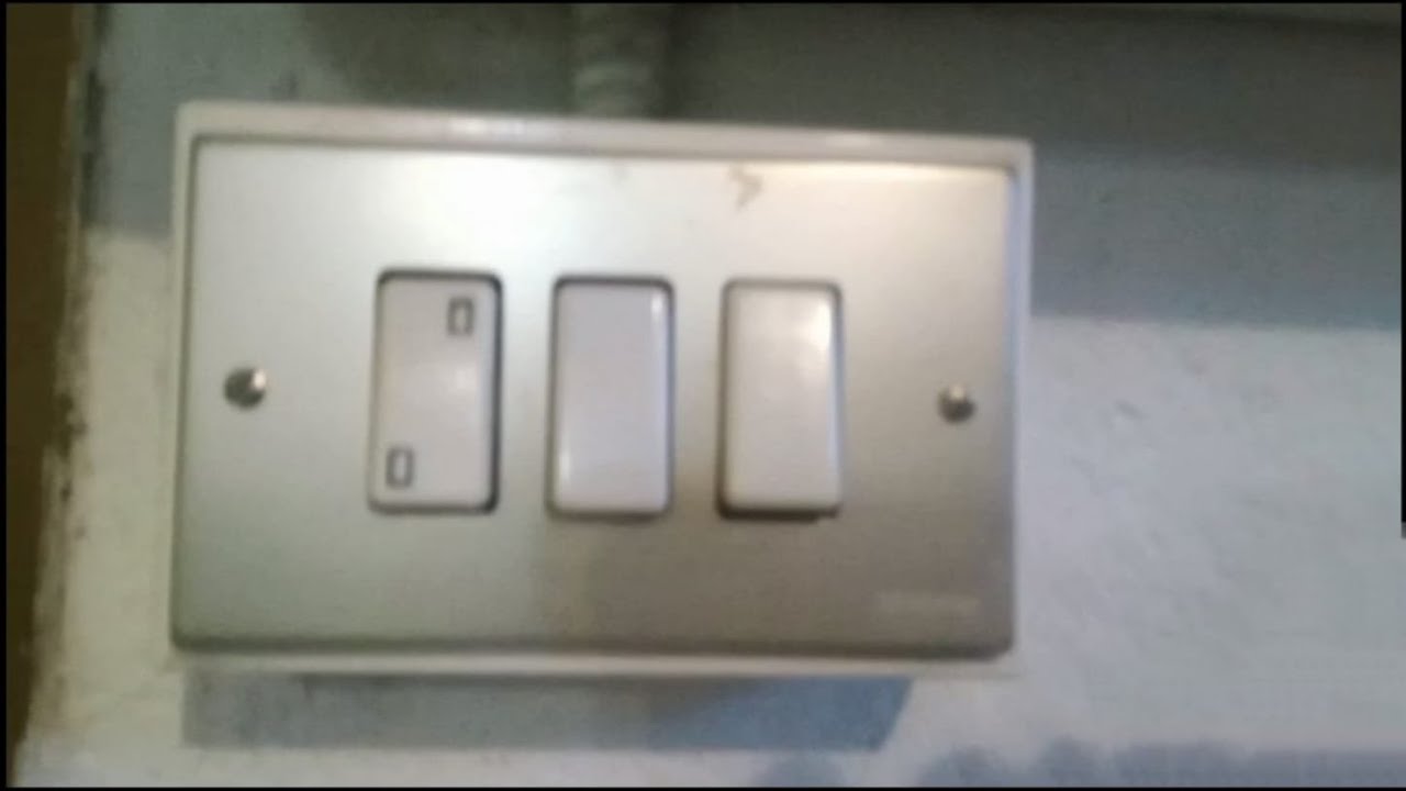 SMONTAGGIO E MONTAGGIO PLACCA ELETTRICA NEL SUPPORTO 3 MODULI BTICINO MAGIC (METALLO)