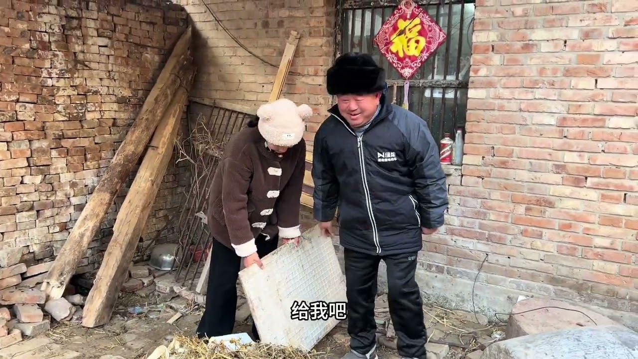 小雨和公婆是真爱，胖伟是意外，小院一打扫欢迎亲朋好友来做客 #记录我的农村生活 #农村日常 #我的院子