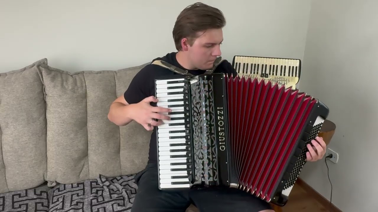 Acordeon Giustose 120 baixos