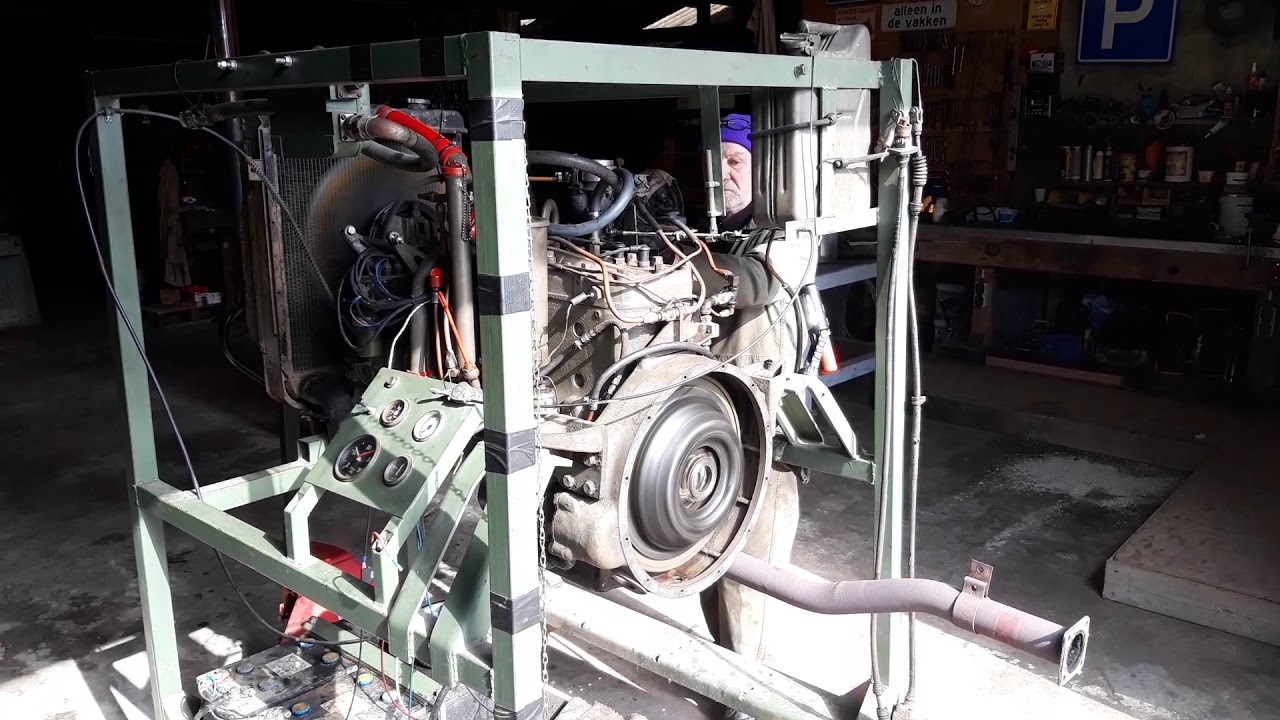 Daf YA 126 motorwissel bij Joop