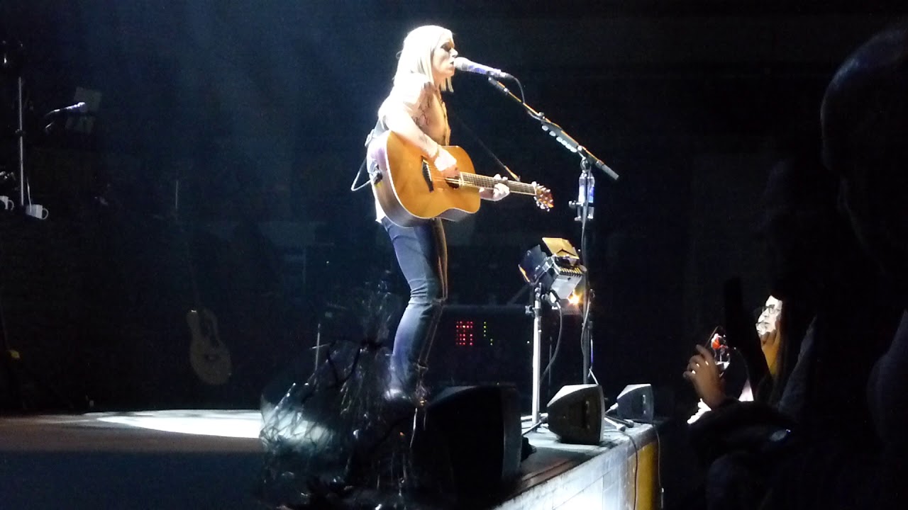 Amy Macdonald - Intro Talk + Left That Body Long Ago | Live TivoliVredenburg Utrecht 2019