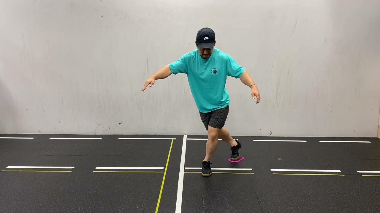 Curtsy Lunge with Slider