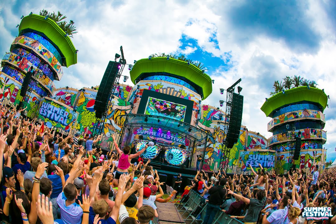 Official Aftermovie Summerfestival 2014 * Every summer has a story