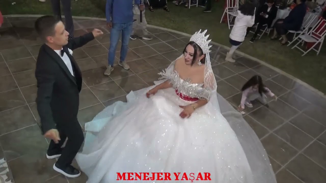 ÖRNEKKÖYÜN DEĞERLİ ESNAF ABİLERİMİZDEN SABRİ TANIL VE EŞİ KIZLARININ DÜĞÜNÜNDE COŞTU