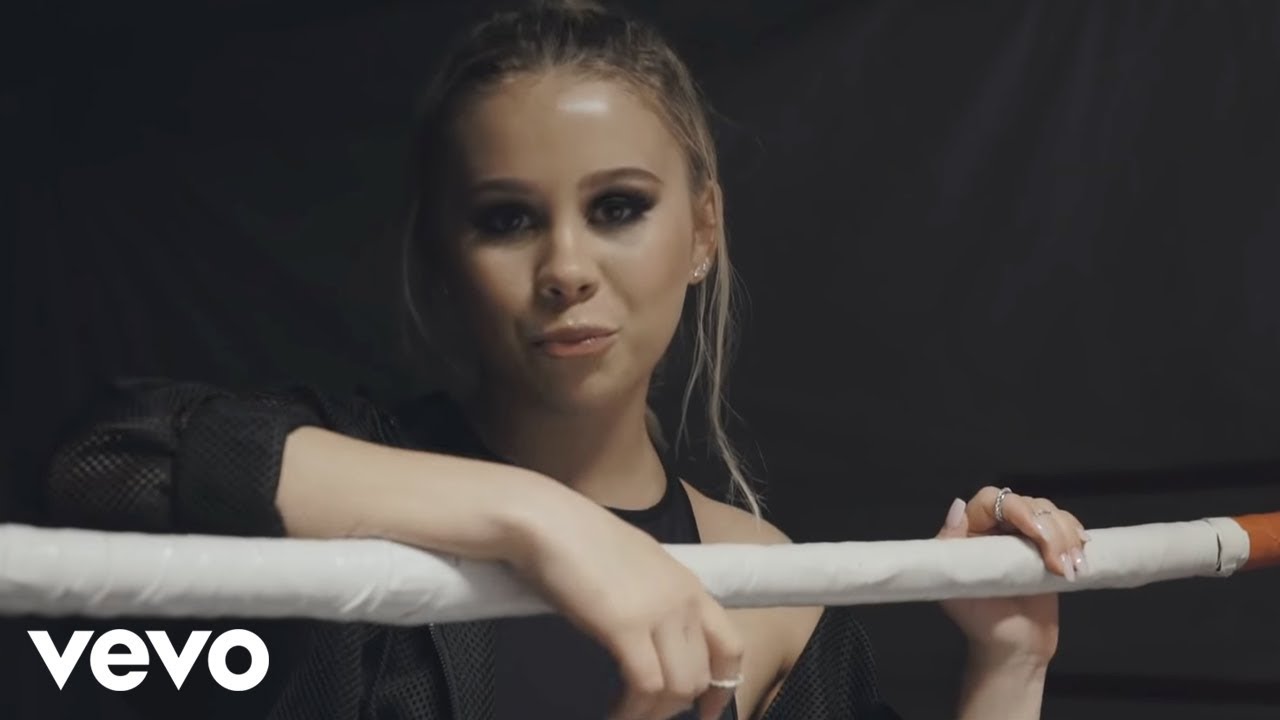 Lisa Ajax - Give Me That