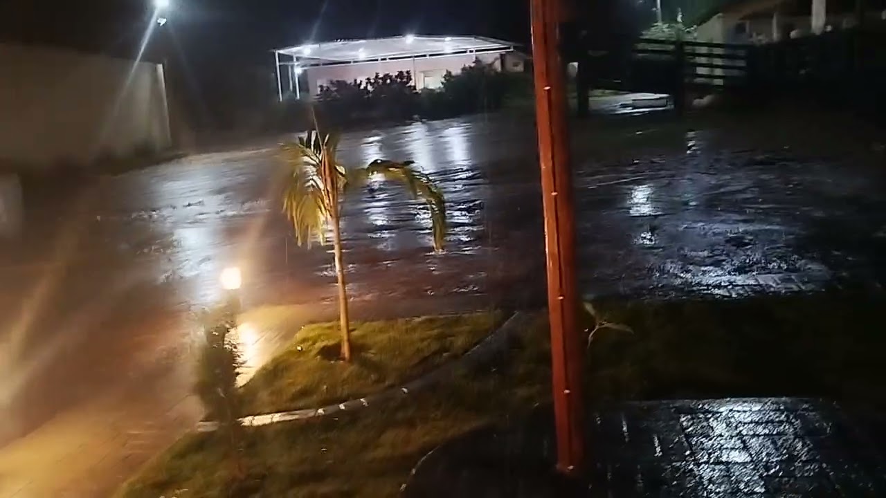 MADRUGADA COM CHUVA EM POÇÕES BAHIA 