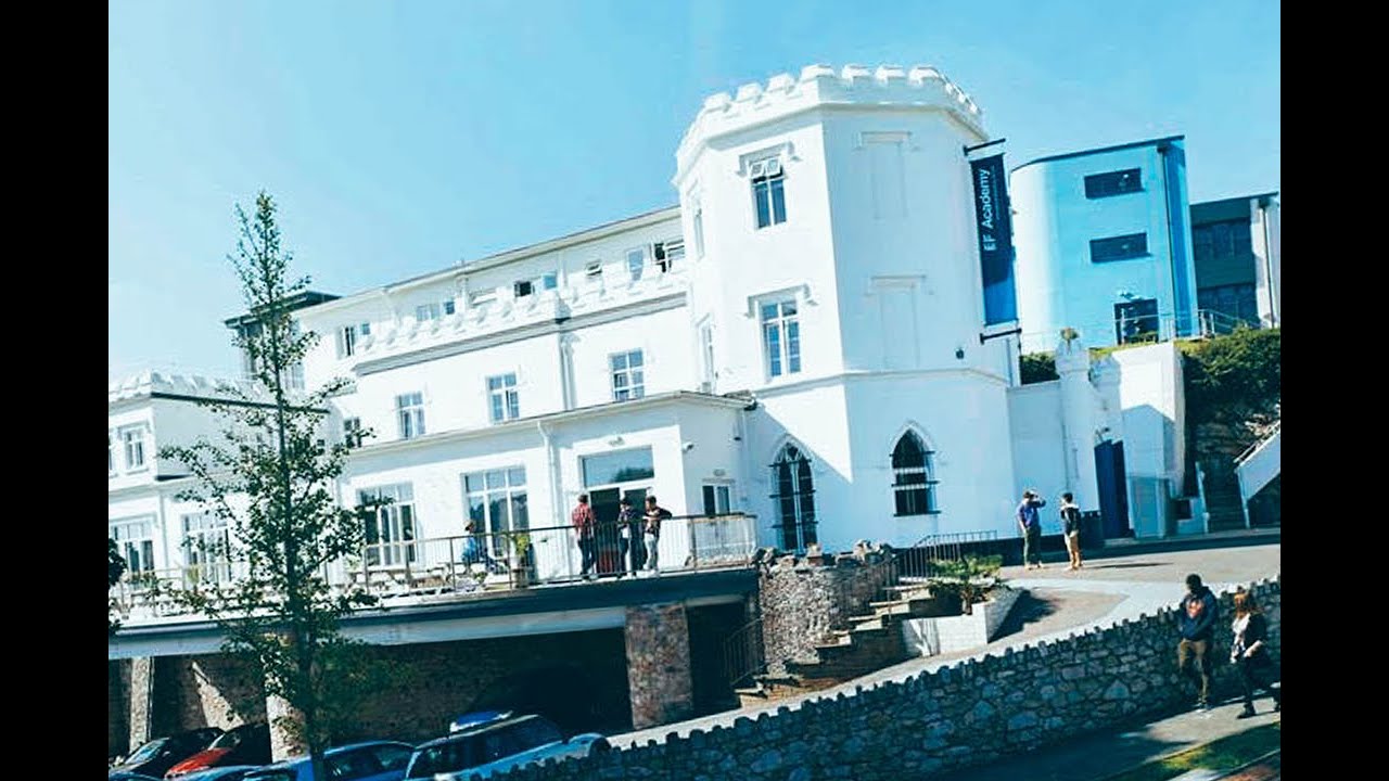 TOU NA MELHOR ESCOLA DO MUNDO? / AM I IN THE BEST SCHOOL OF THA WORLD (EF ACADEMY TORBAY).
