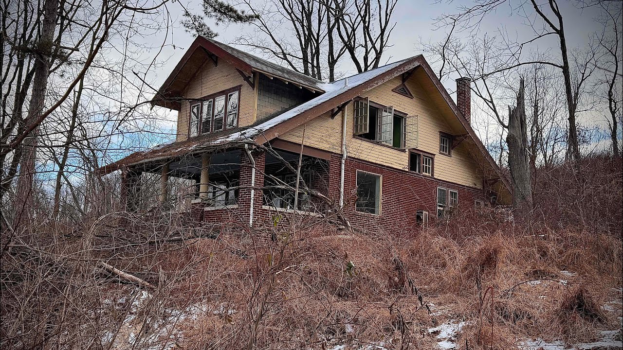 Breathtaking 100 year old Abandoned Sears Craftsman House Forgotten in the Mountains of Vermont