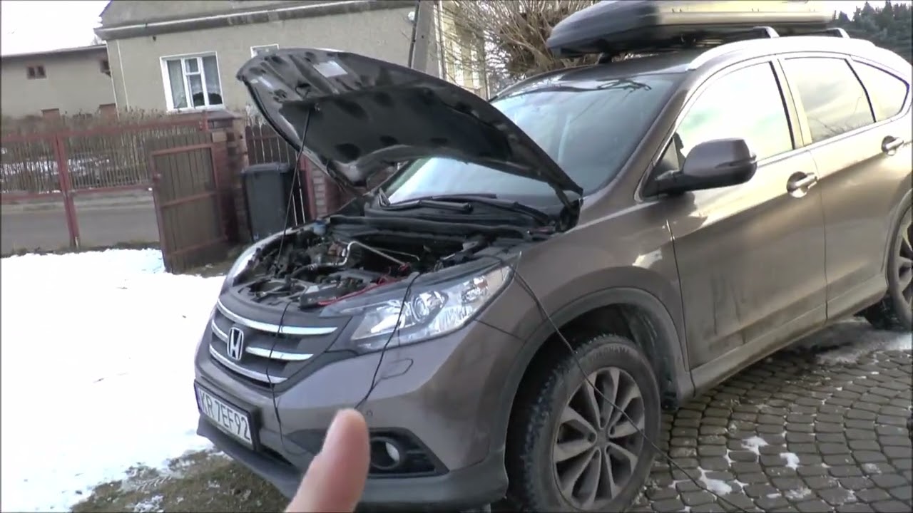CTEK 5.0 vs. MW Power MW-SC6B | CTEK cały czas podtrzymuje wyższe napięcie a MW Power się wyłącza