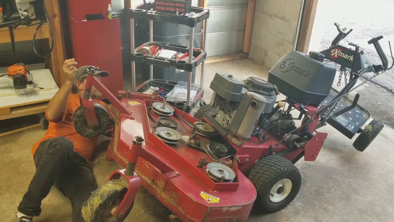 How to remove and replace the blades on a ExMark Metro mower with a 48inch deck