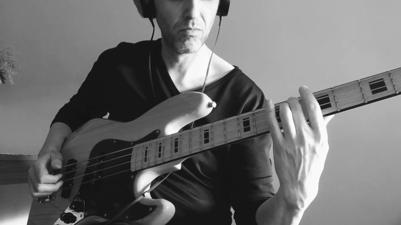 Evocative ambient bass (🎧 recommended)