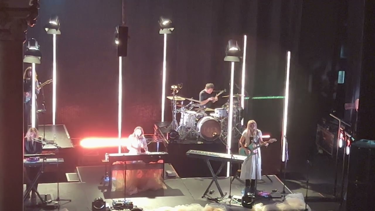 Birdy live at the Olympia Theatre Dublin wings 25-Apr-23