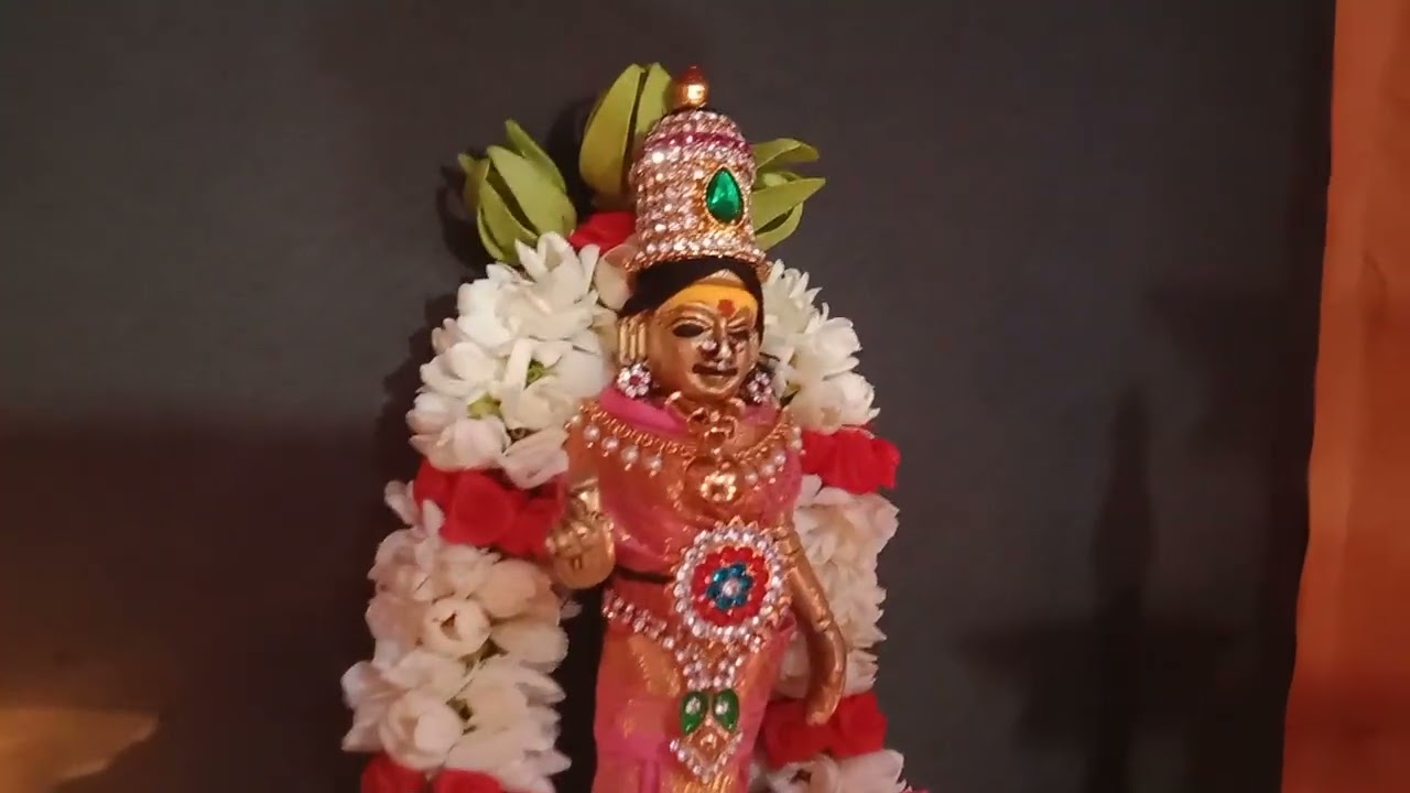 மதுரை மீனாட்சி தமிழ் புத்தாண்டு சிறப்பு அலங்காரம்... 