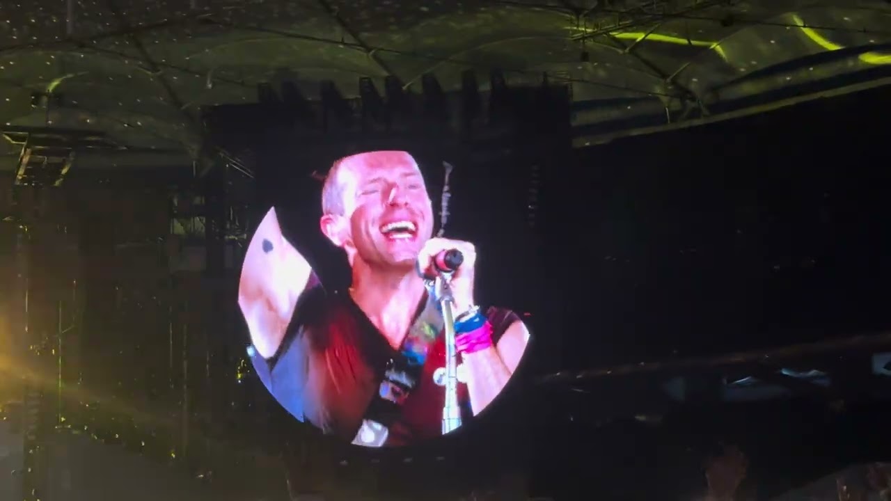 YELLOW - COLDPLAY (MUSIC OF THE SPHERE TOUR 2023) Live in Kuala Lumpur
