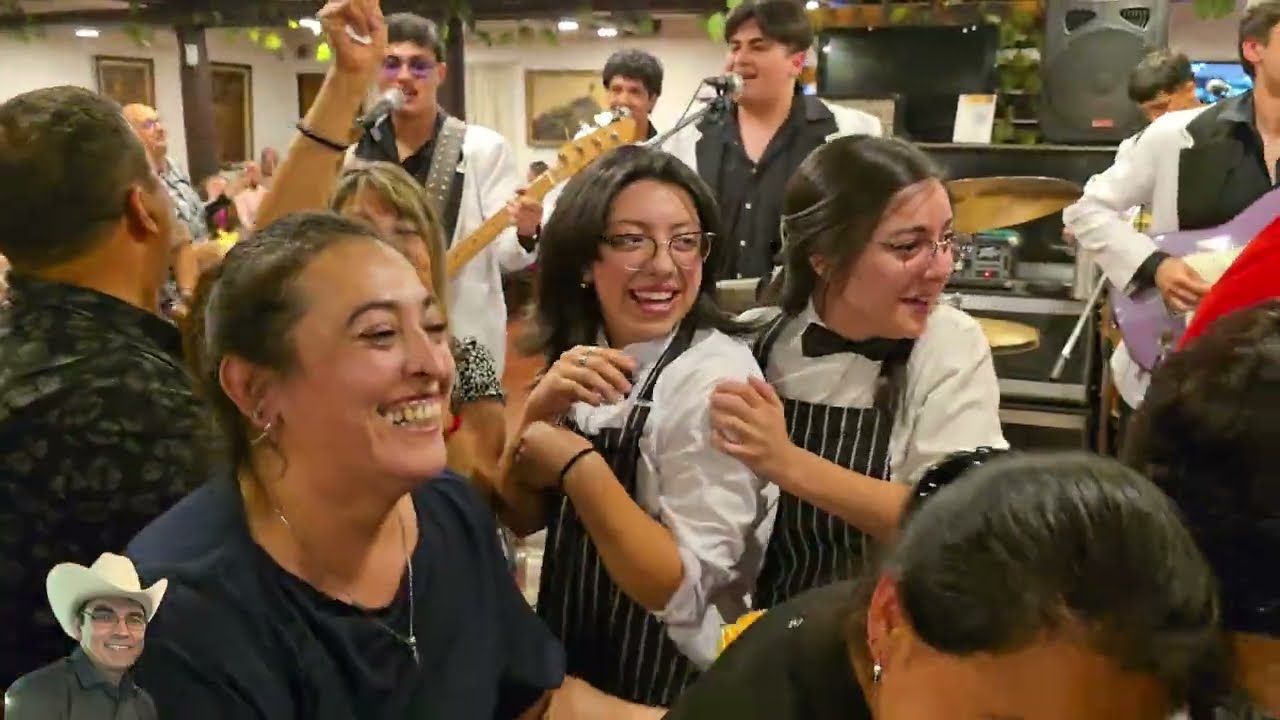 TOQUE DE QUEDA en vivo   vid 3  PARRILLADAS LA CHOLA    Vicente Bravo T