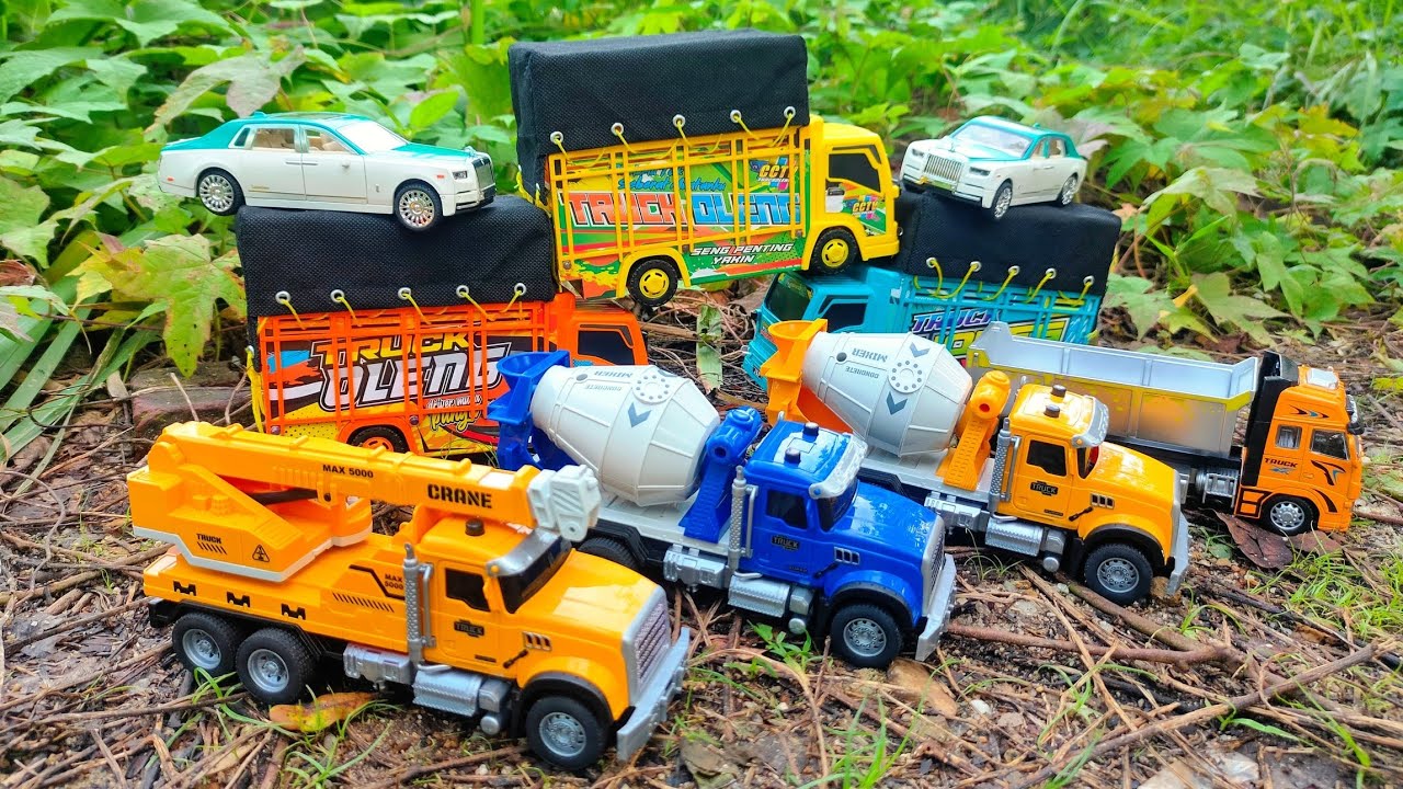 Menemukan Mainan Ekskavator, Truk Molen, Forklift, Bus Telolet, Ambulance, Mobil Polisi, Truk Oleng.