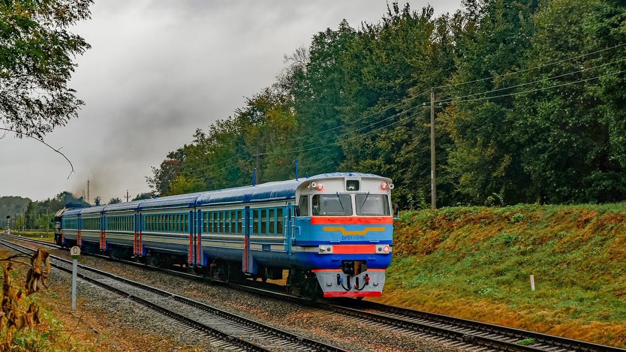 ДРБ1-011 + 2М62у-0258 с пригородным поездом следует по перегону Бобруйск-Красный брод 