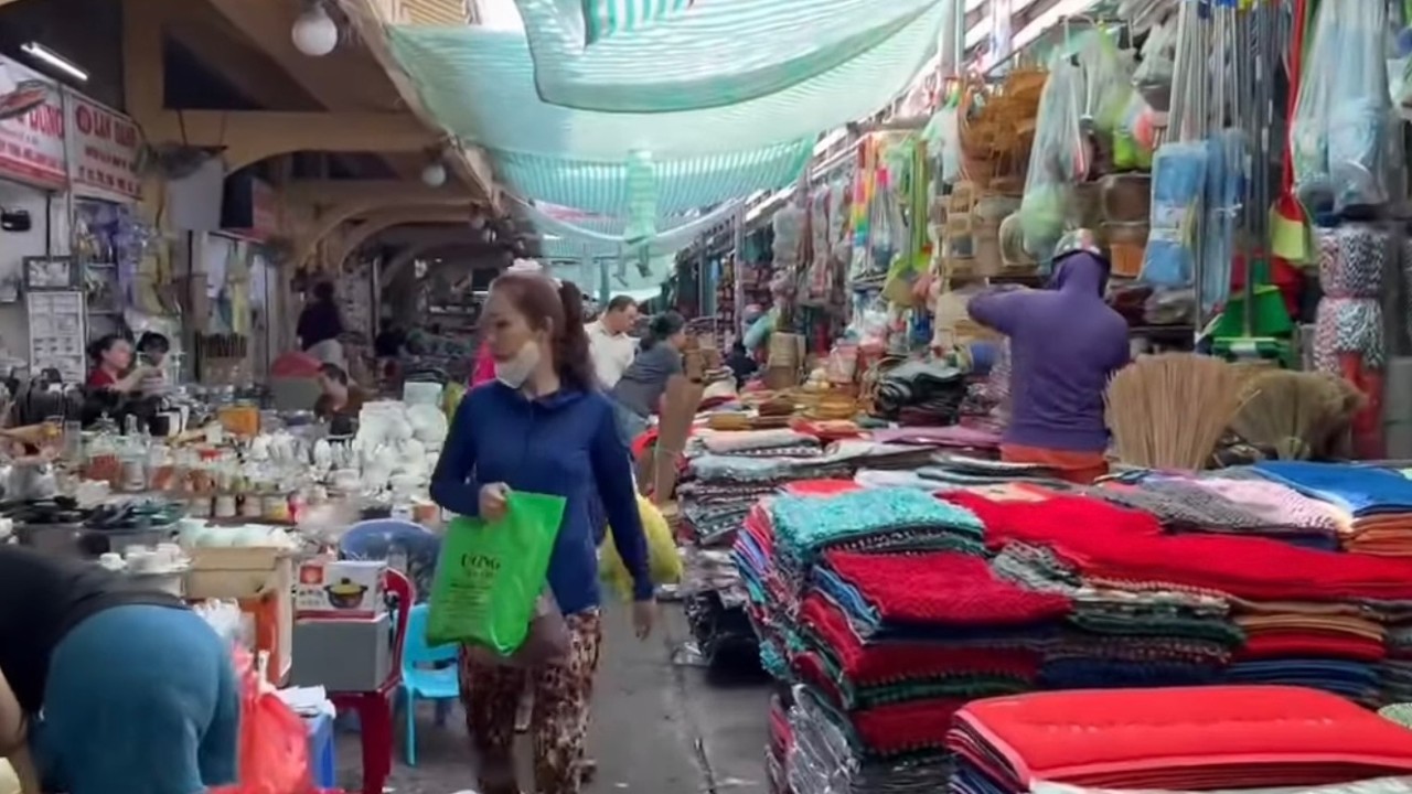 Just Walking Through Binh Tay Market 🇻🇳 Real Vietnamese Local Life  Ho Chi Minh City Street Market