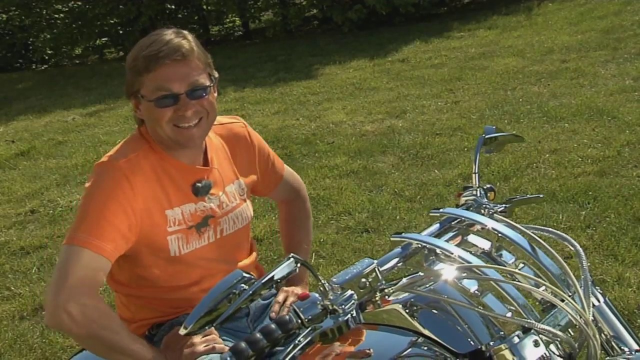 Fully chromed M109R Intruder / Bouleward in TV shooting.
