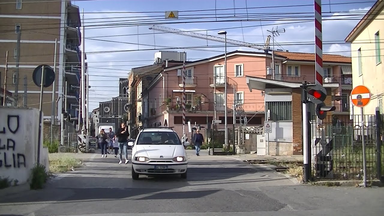 Spoorwegovergang Caserta (I) // Railroad crossing // Passaggio a livello