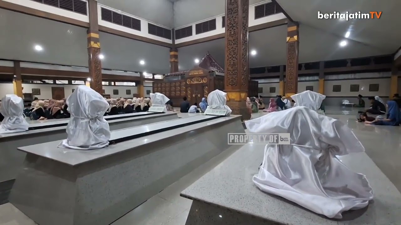 Ribuan Peziarah Padati Makam Syekh Jumadil Kubro di Mojokerto