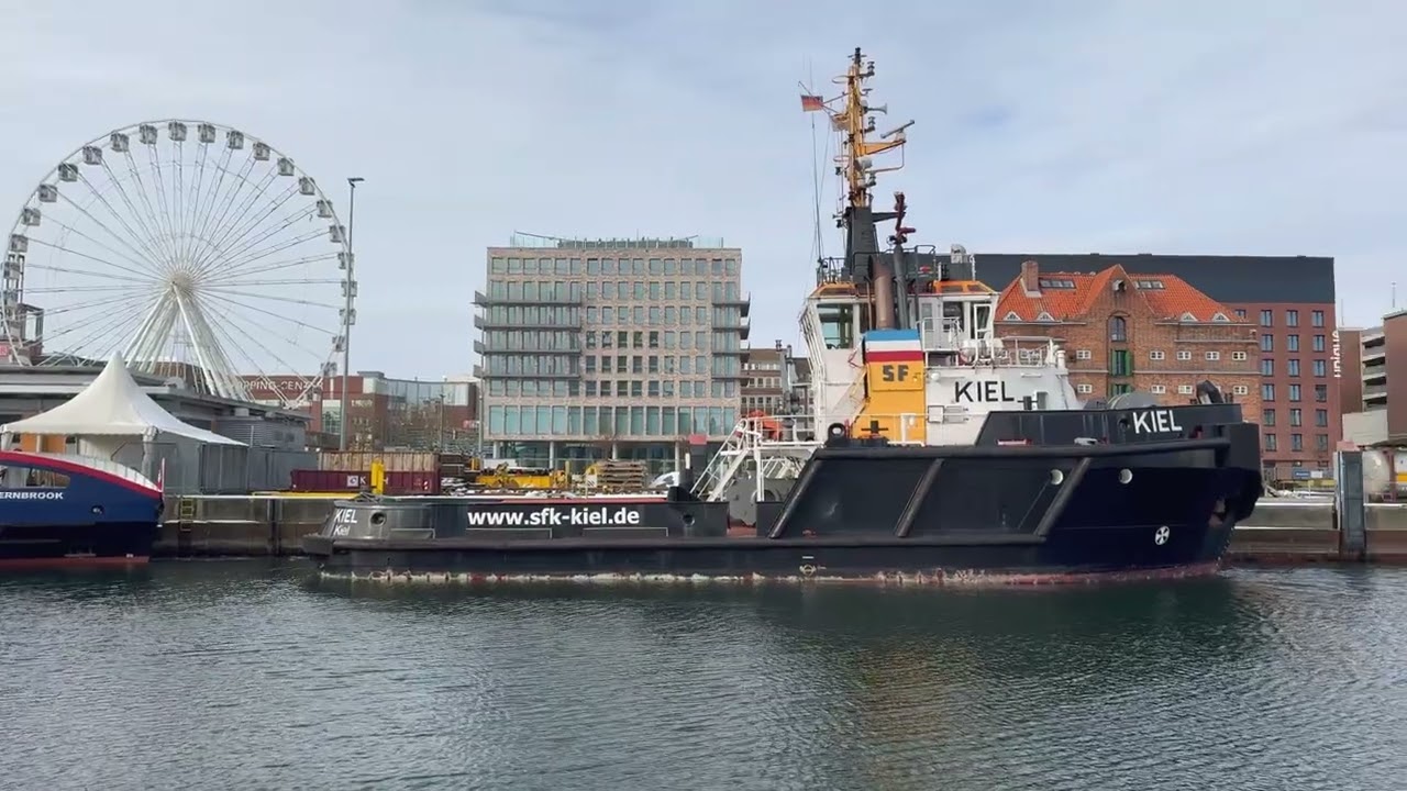 Kieler Förde / Hörnbrücke Kiel / SFK Schiffe an der Hafenspitze der Kieler Förde