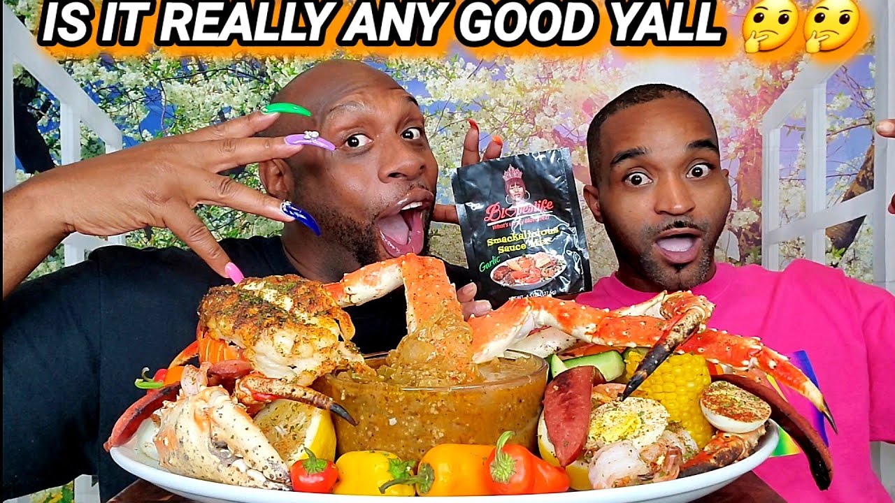 TRYING BLOVESLIFE NEW GARLIC SMACKALICOUS SAUCE KING CRAB  SEAFOOD BOIL MUKBANG 먹방 ... EATING SHOW.